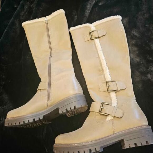 Cliffs by WHITE MOUNTAIN Shoes - Cliff boots by White Mountain, Size  6.5M.